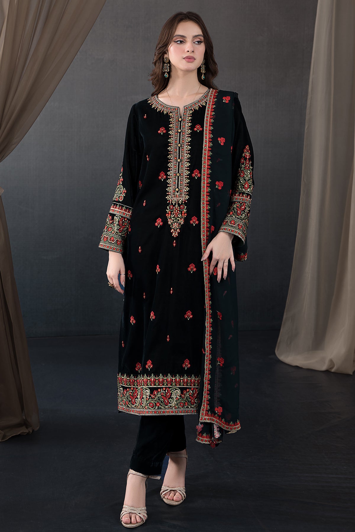 3 Piece Velvet Suit – Kayseria Pakistan