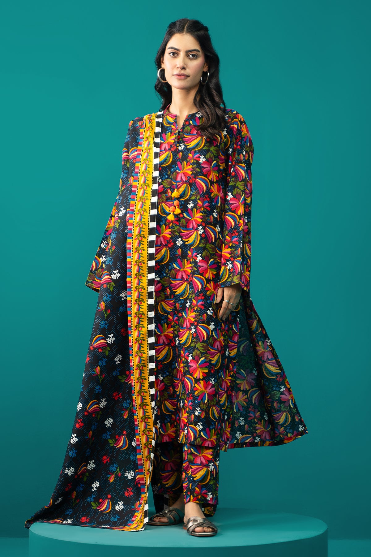 3 Piece - Printed Khaddar Suit
