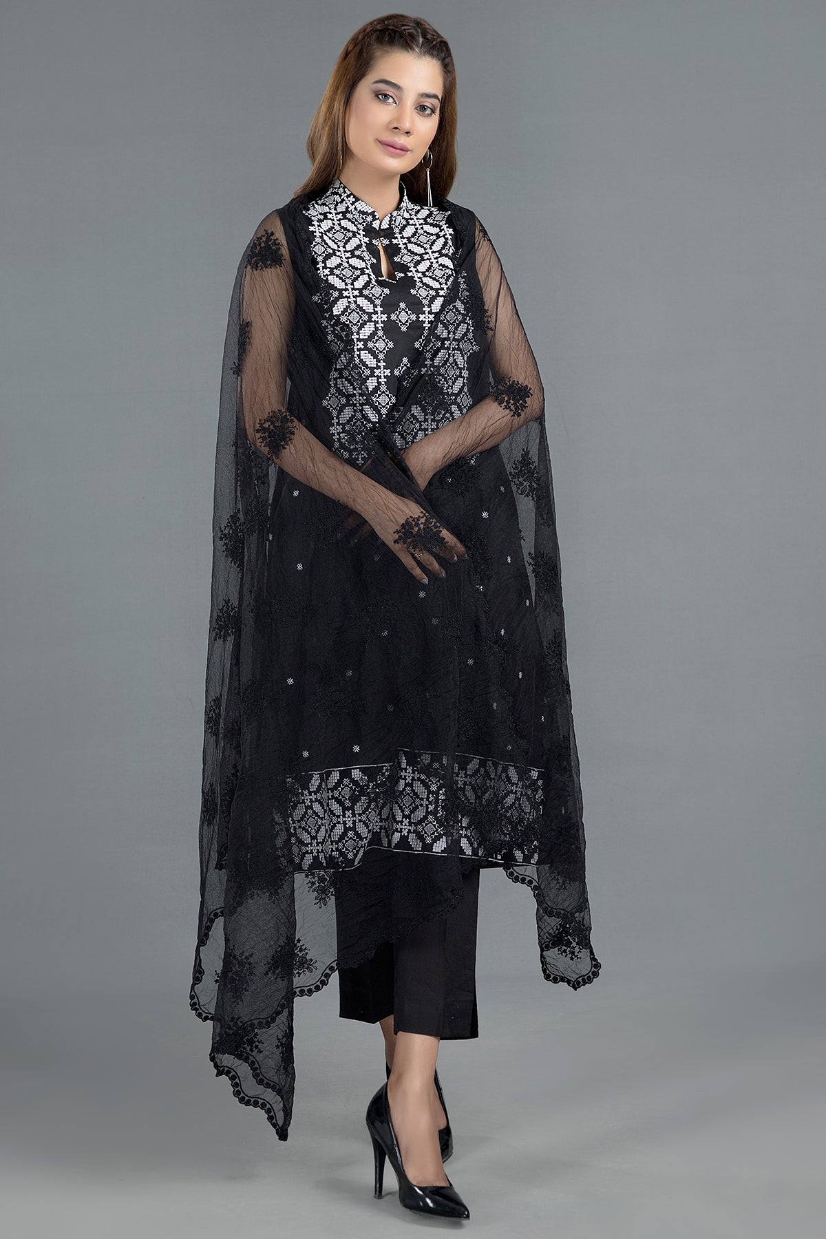 E 139-Black